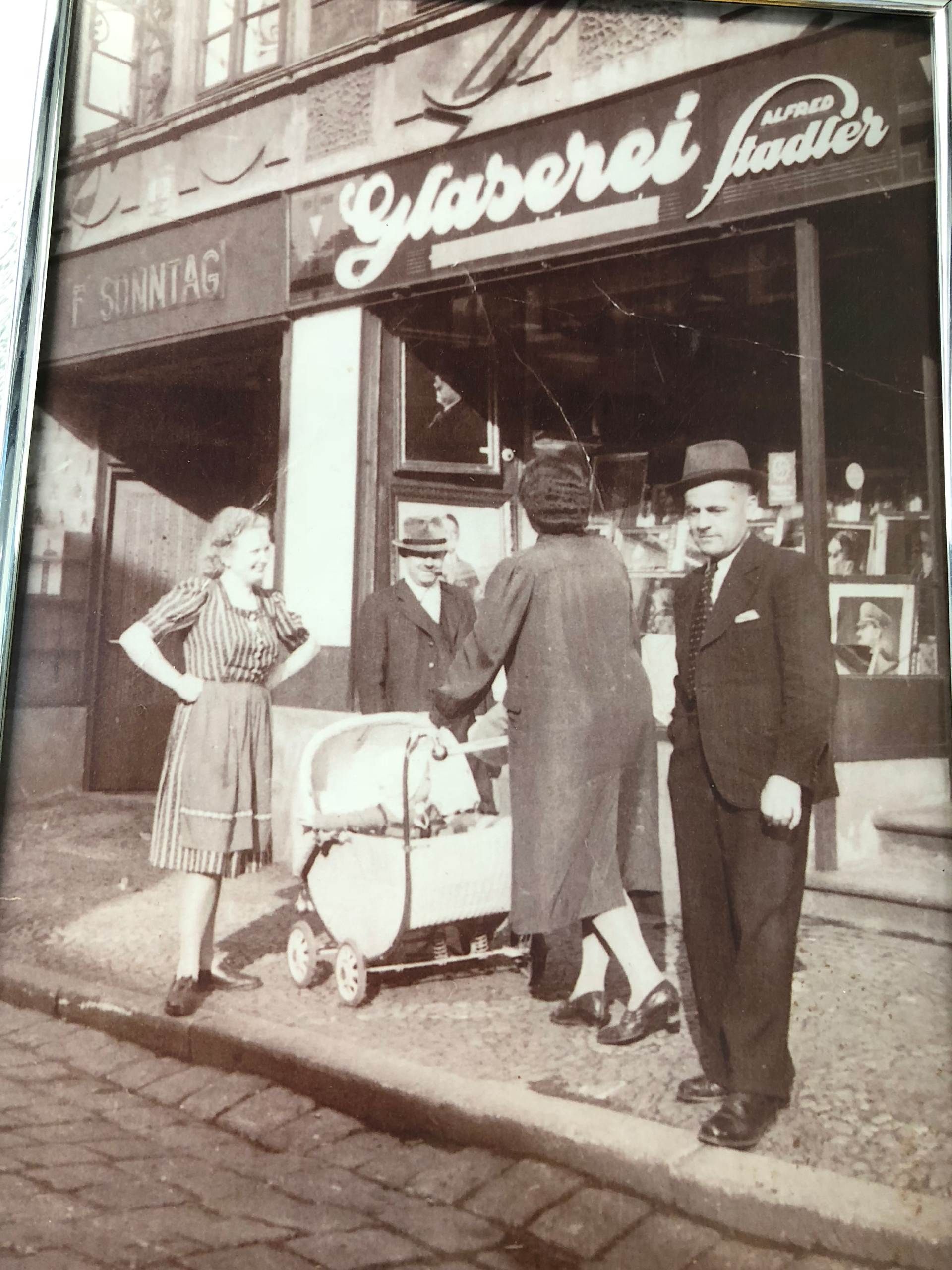 Auf dem Bild Alfred Stadler Senior und Else Stadler- Glaserei in Brüx - 1936. 