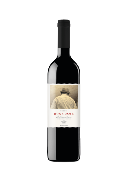 Una botella de vino tinto con una imagen de un hombre en la etiqueta.