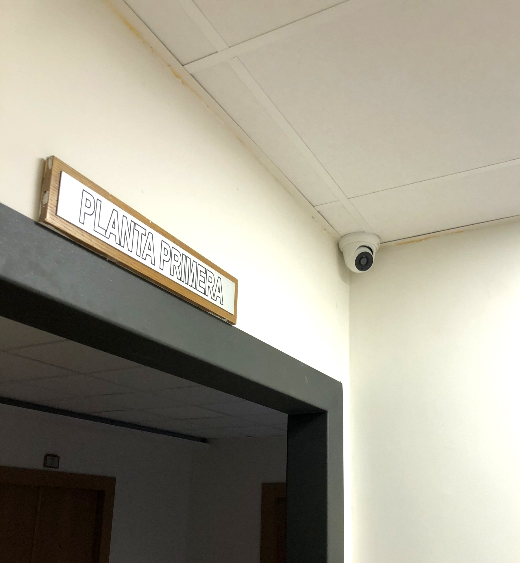 Camaras en comunidades de vecinos. protección de comunidades. Mantenimineto de comunidades.