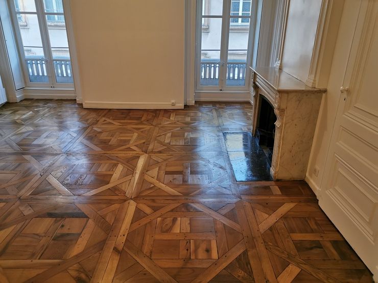 Un sol en parquet après restauration.