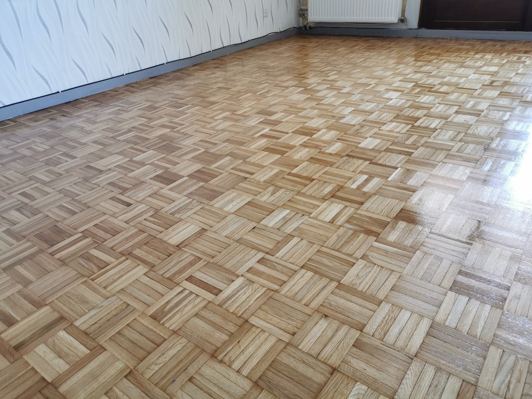 Un parquet vue de face le long des lames.