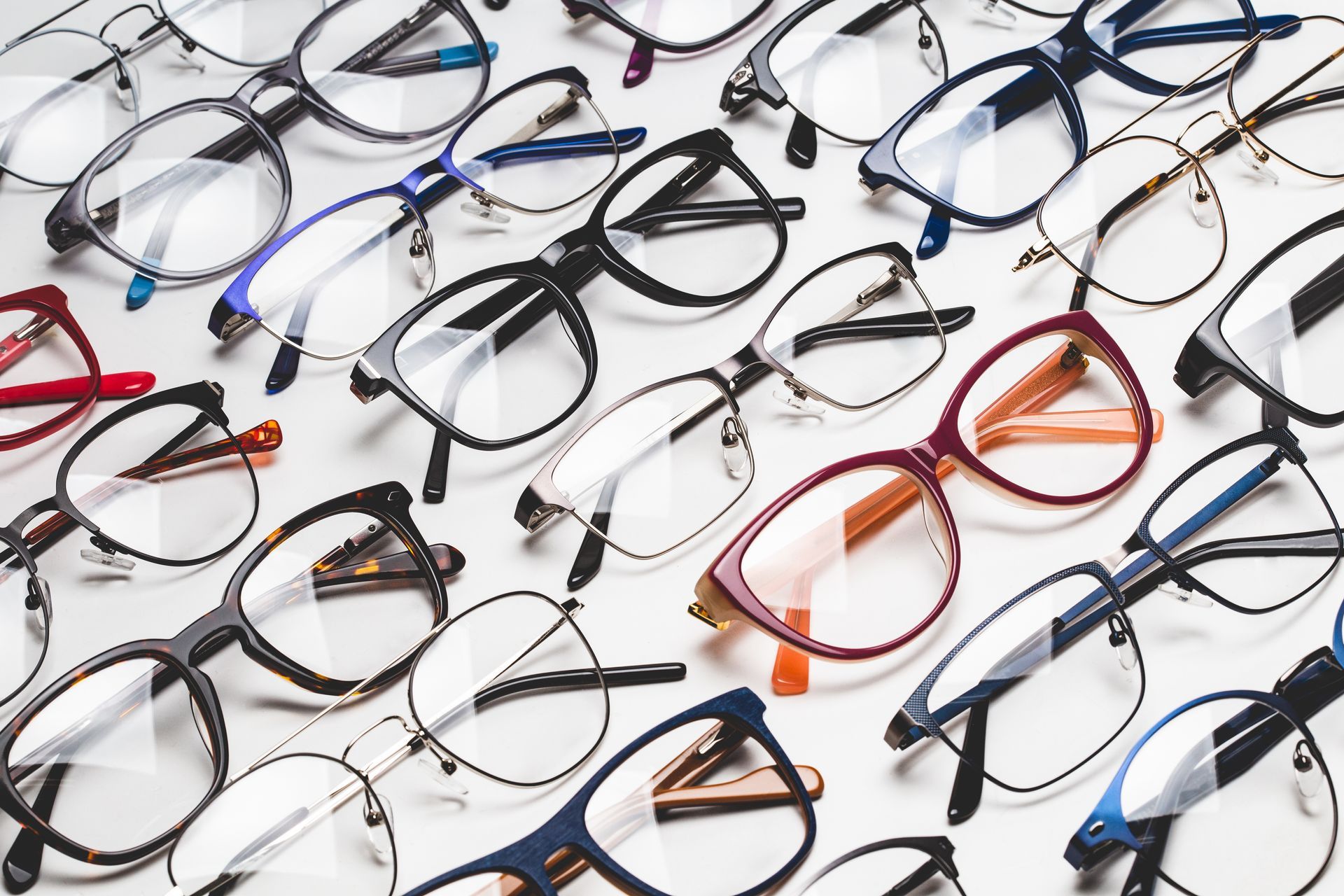 Plusieurs lunettes posées