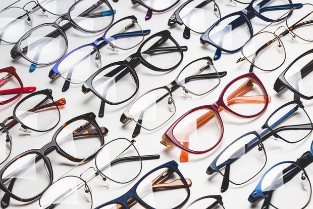Des lunettes alignées