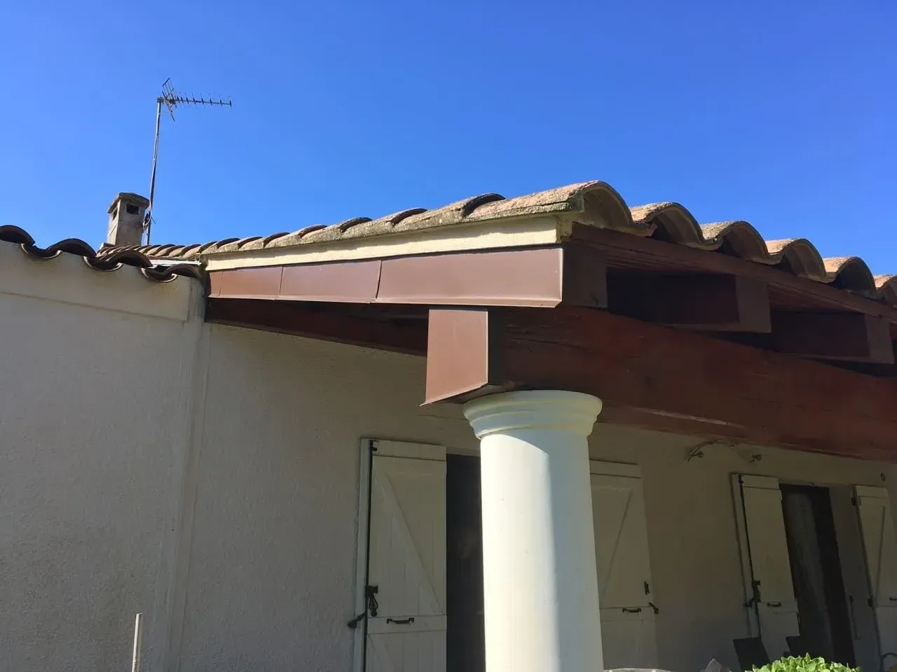 Habillage de côté de toiture en zinc