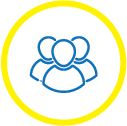Une icône bleue représentant trois personnes regroupées, centrées à l'intérieur d'un épais cercle jaune.