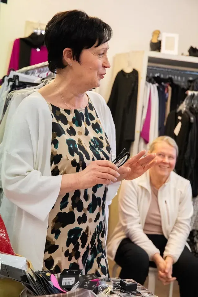 Diplomikosmetologi Helena Suominen