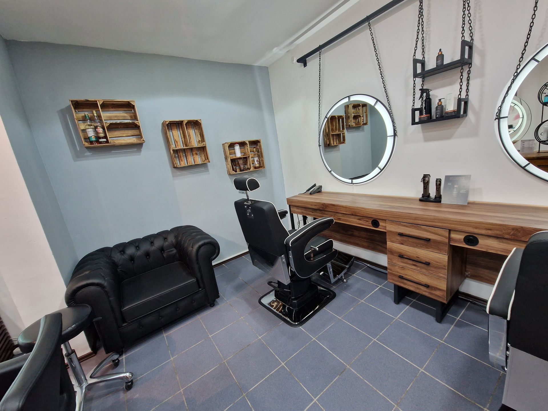 Gesichtsbehandlungsabteilung vom Friseur Black & White in Ansbach