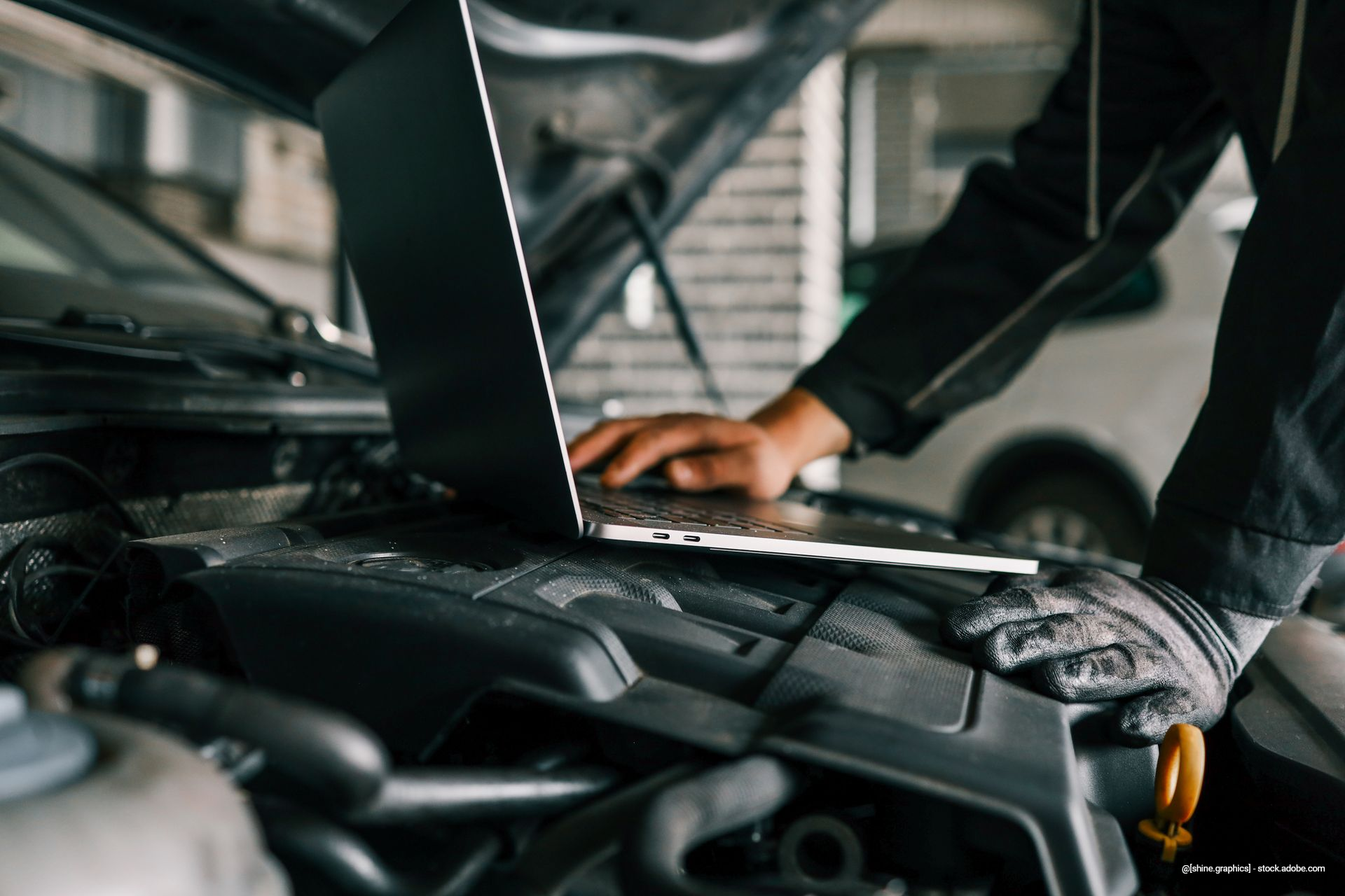 Mechaniker am Layptop
