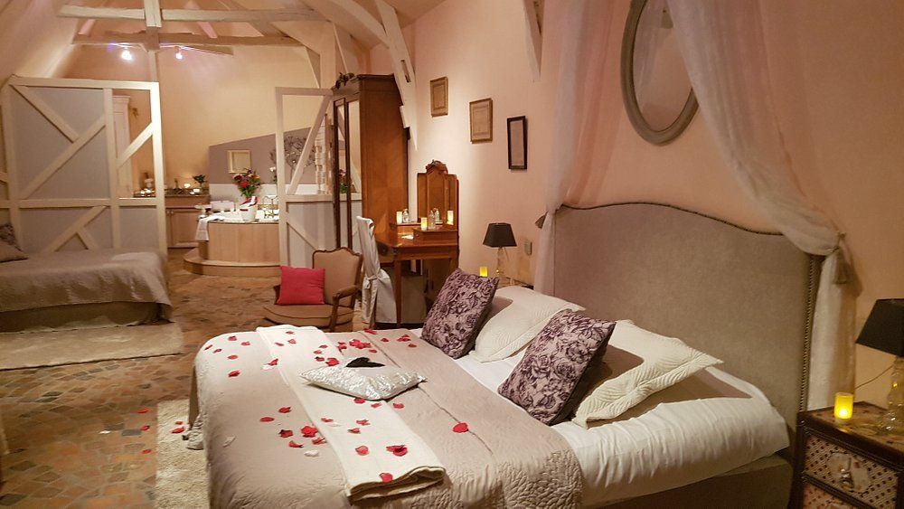 Chambre avec baignoire.