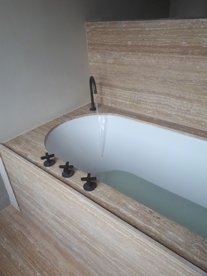 Installatie van badkuip