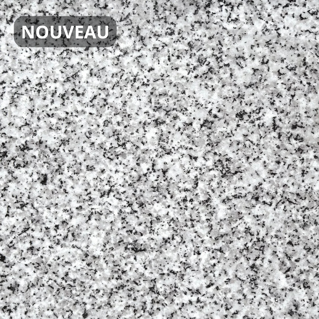 Comptoir en granit gris foncé.
