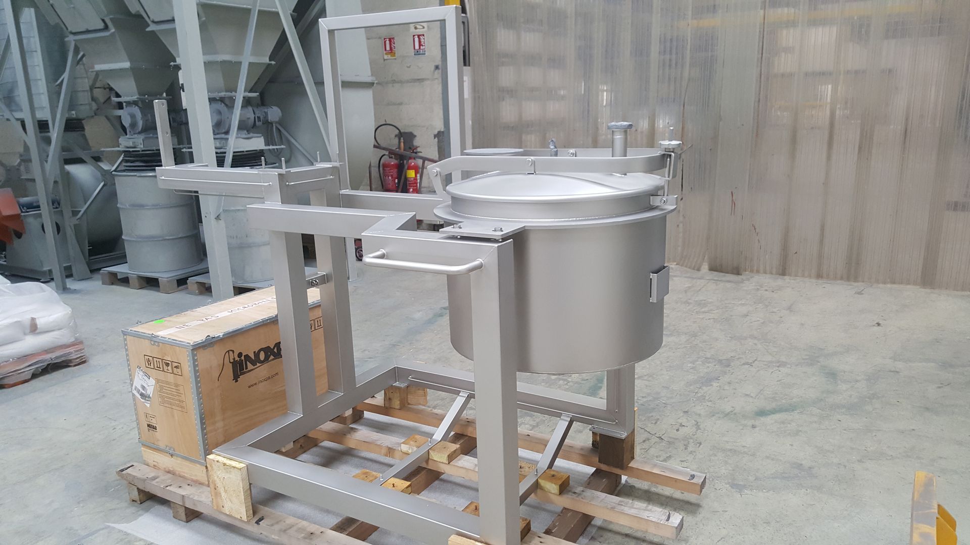 Microbillage sur un ouvrage en métal