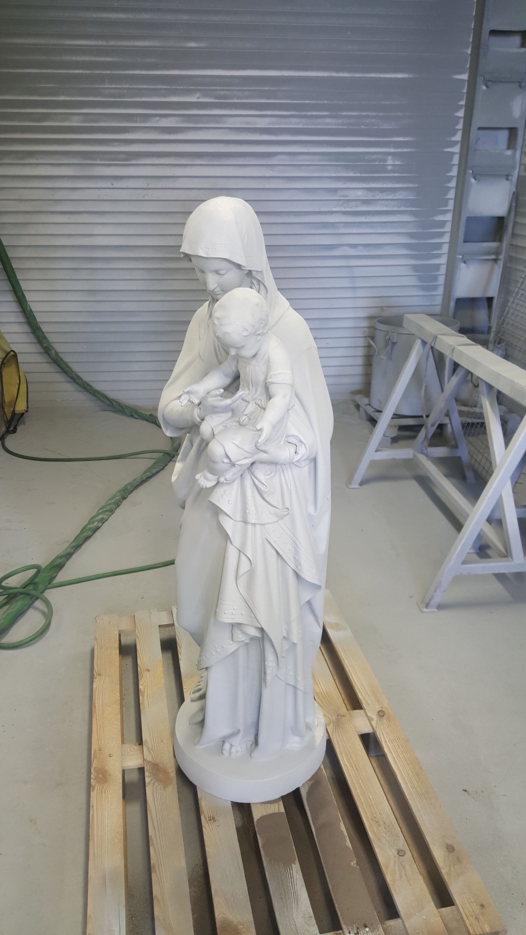 Métallisation sur statue après travaux