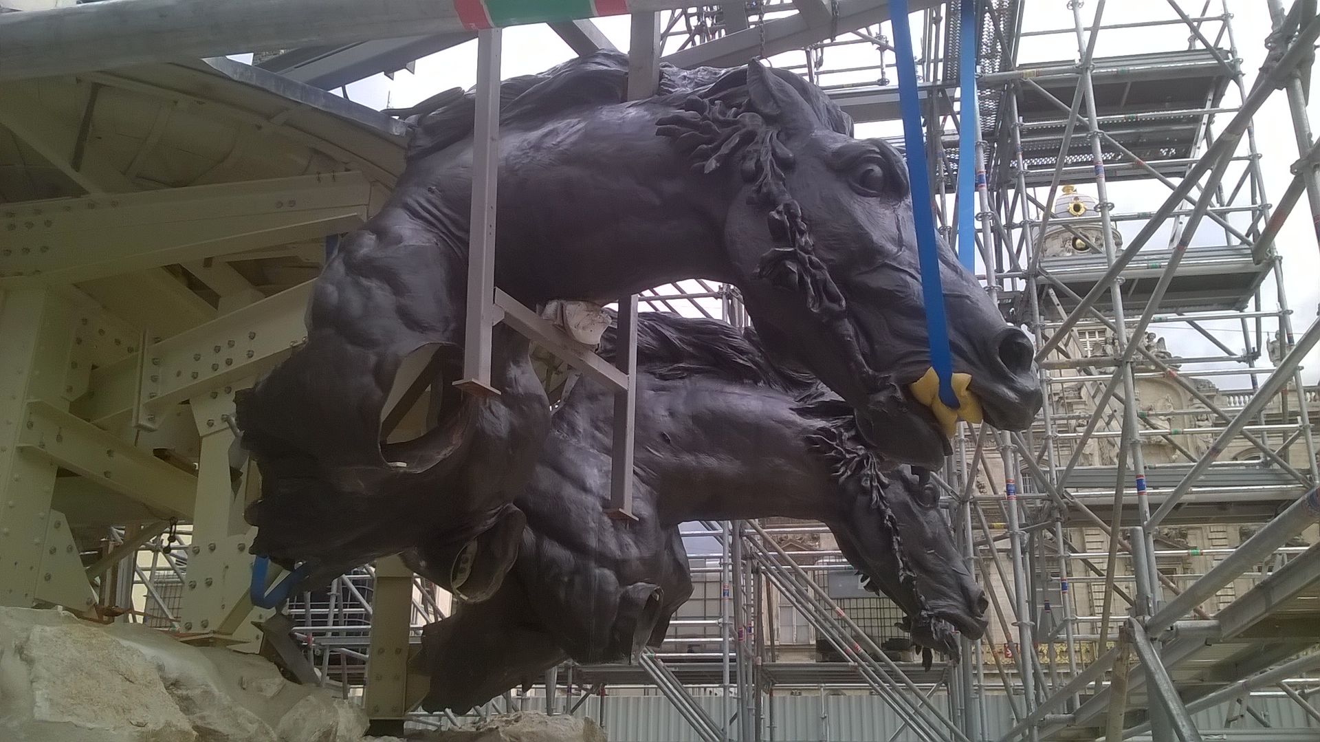 Sculpture de cheval en bronze