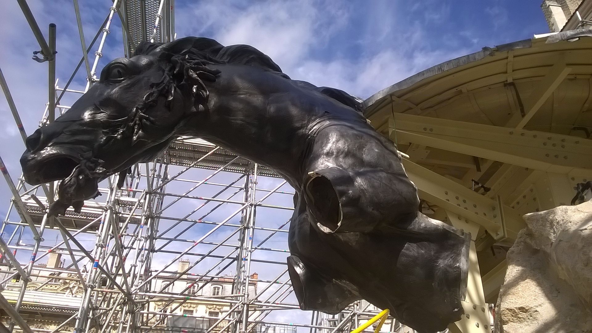 Sculpture de cheval en bronze après décapage