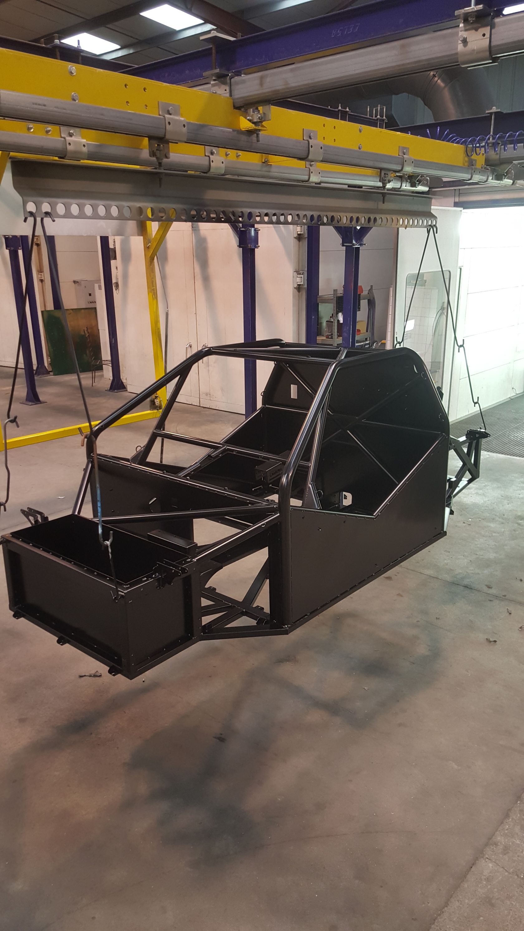 Carrosserie de voiture après travaux de peinture époxy