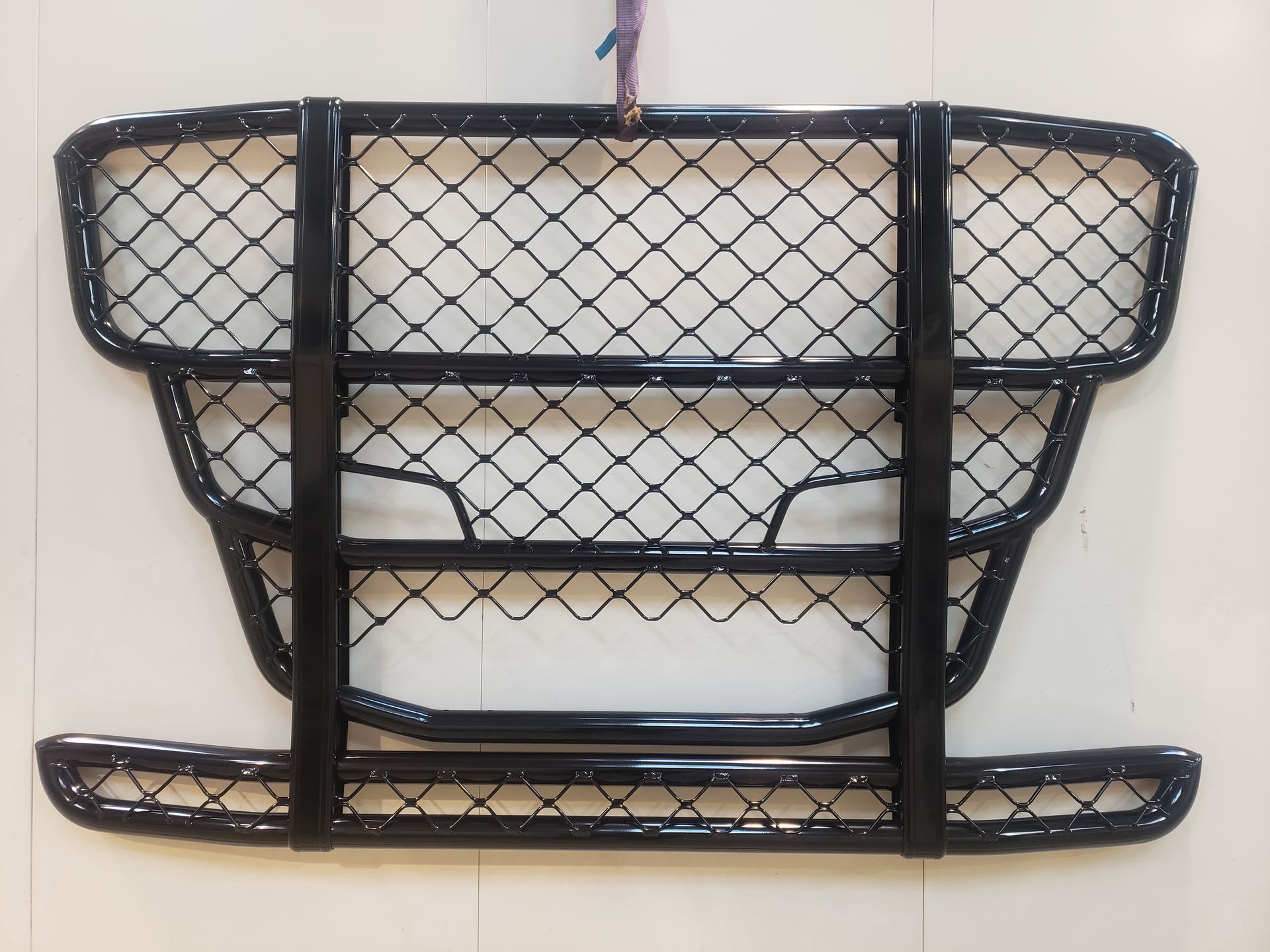 Pièce en métal avec finition peinture noire