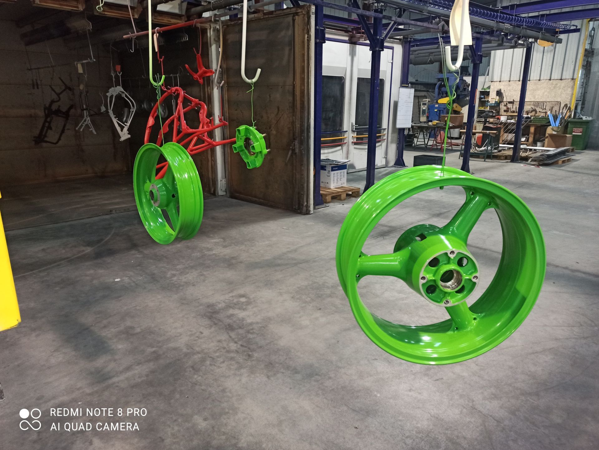 Jantes en aluminium peintes en vert par Yvelines Sablage