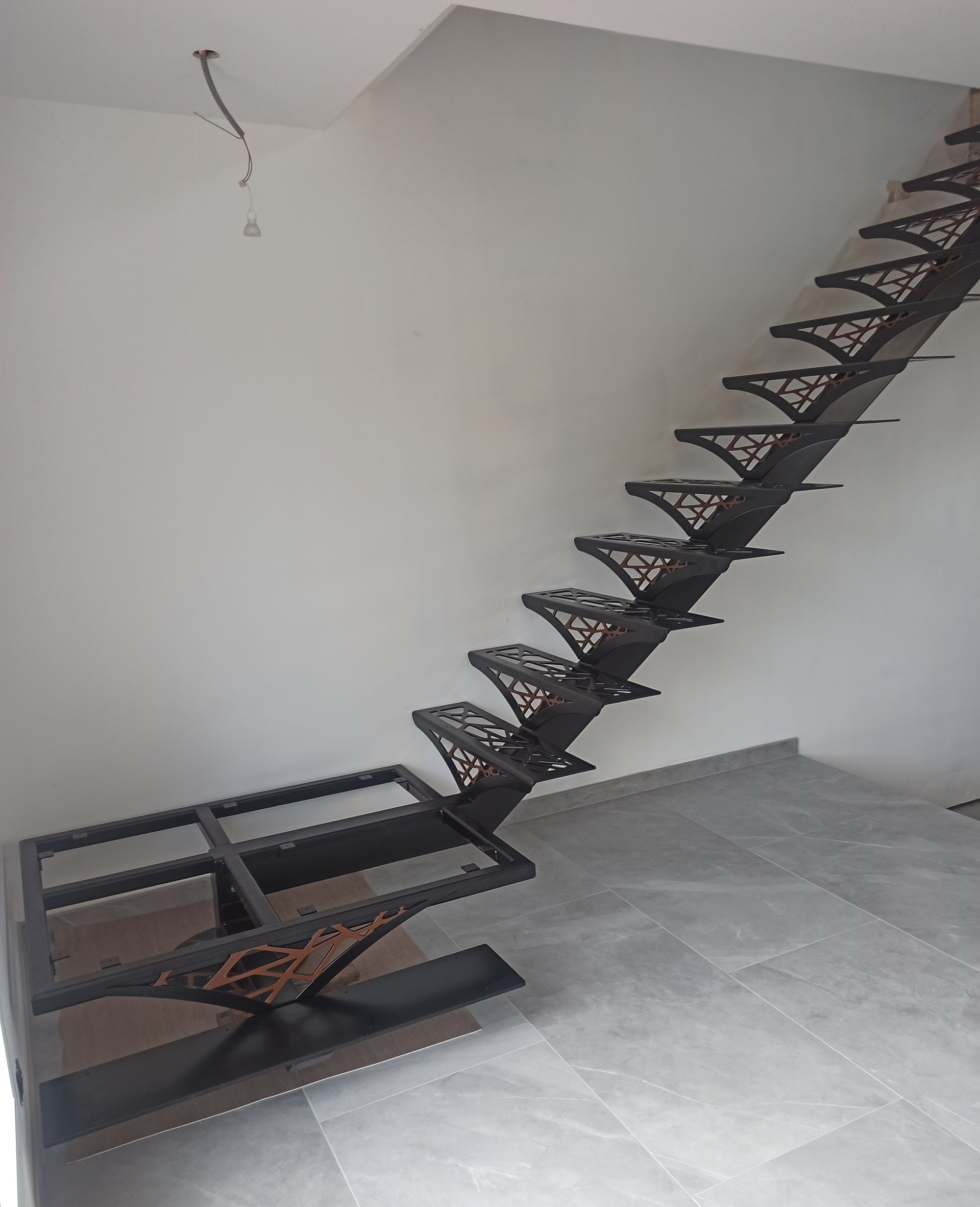 Escalier en métal avant poudrage