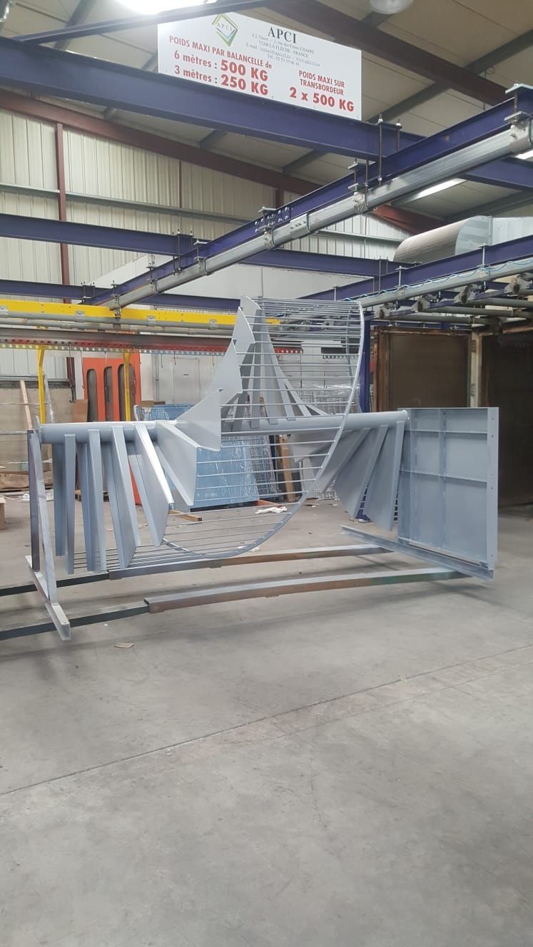 Escalier en métal après poudrage