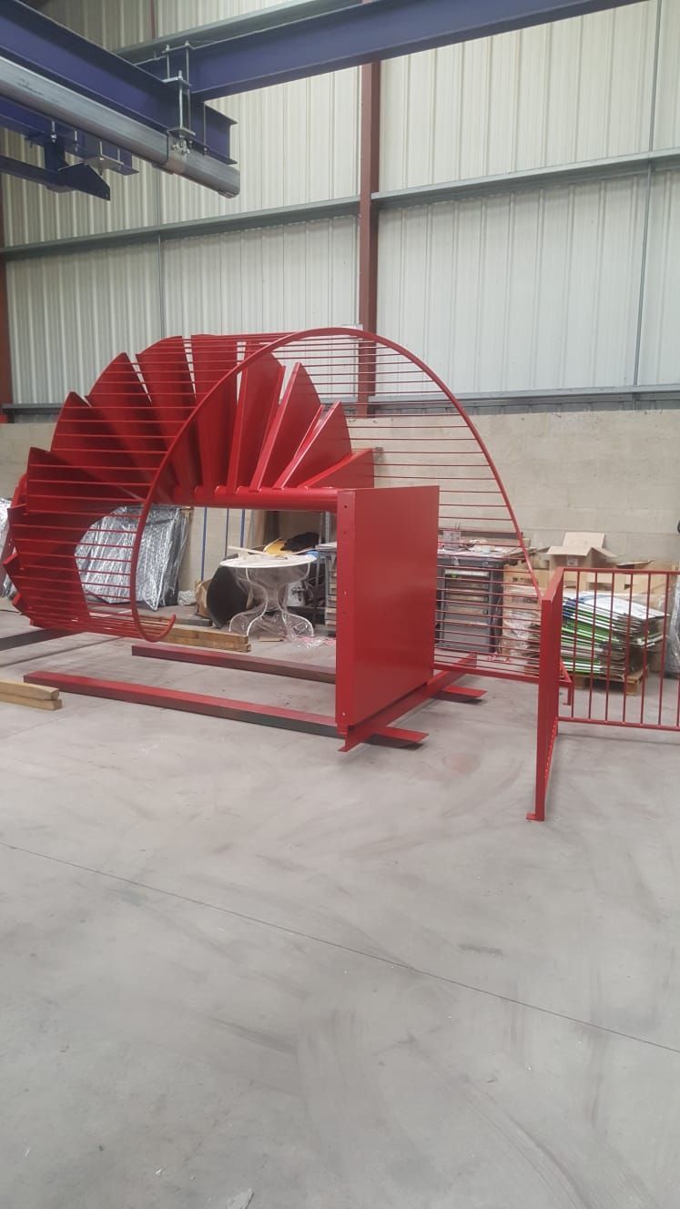 Escalier avec poudrage teinte rouge