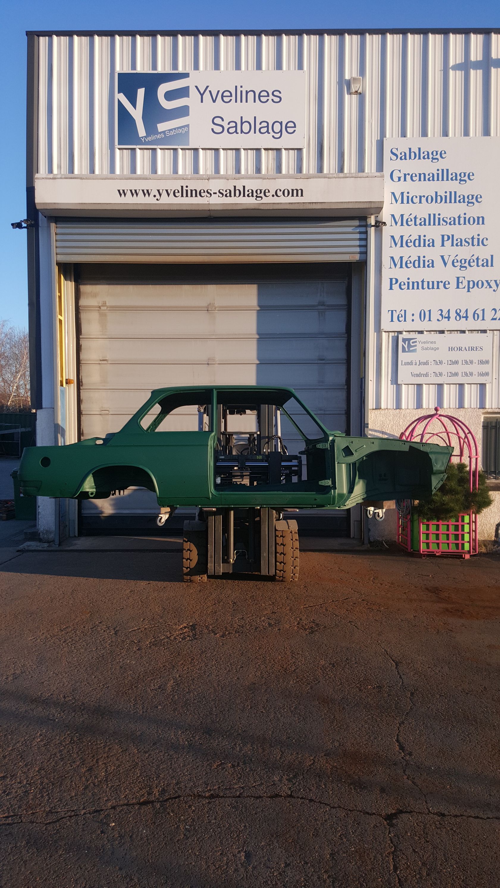 Restauration de véhicule avec phosphatation et peinture en poudre époxy