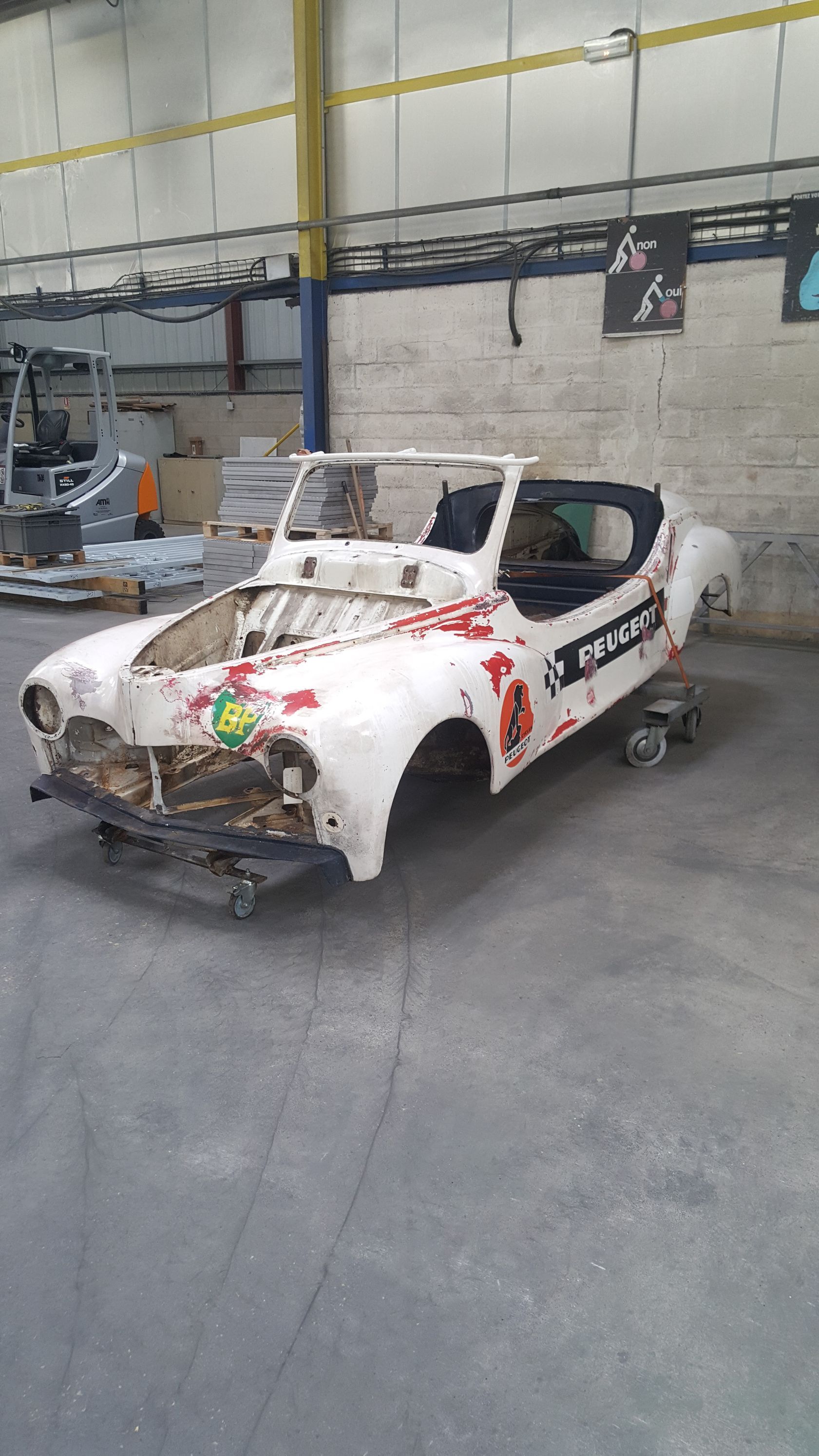 Réfection de voiture Peugeot avec phosphatation