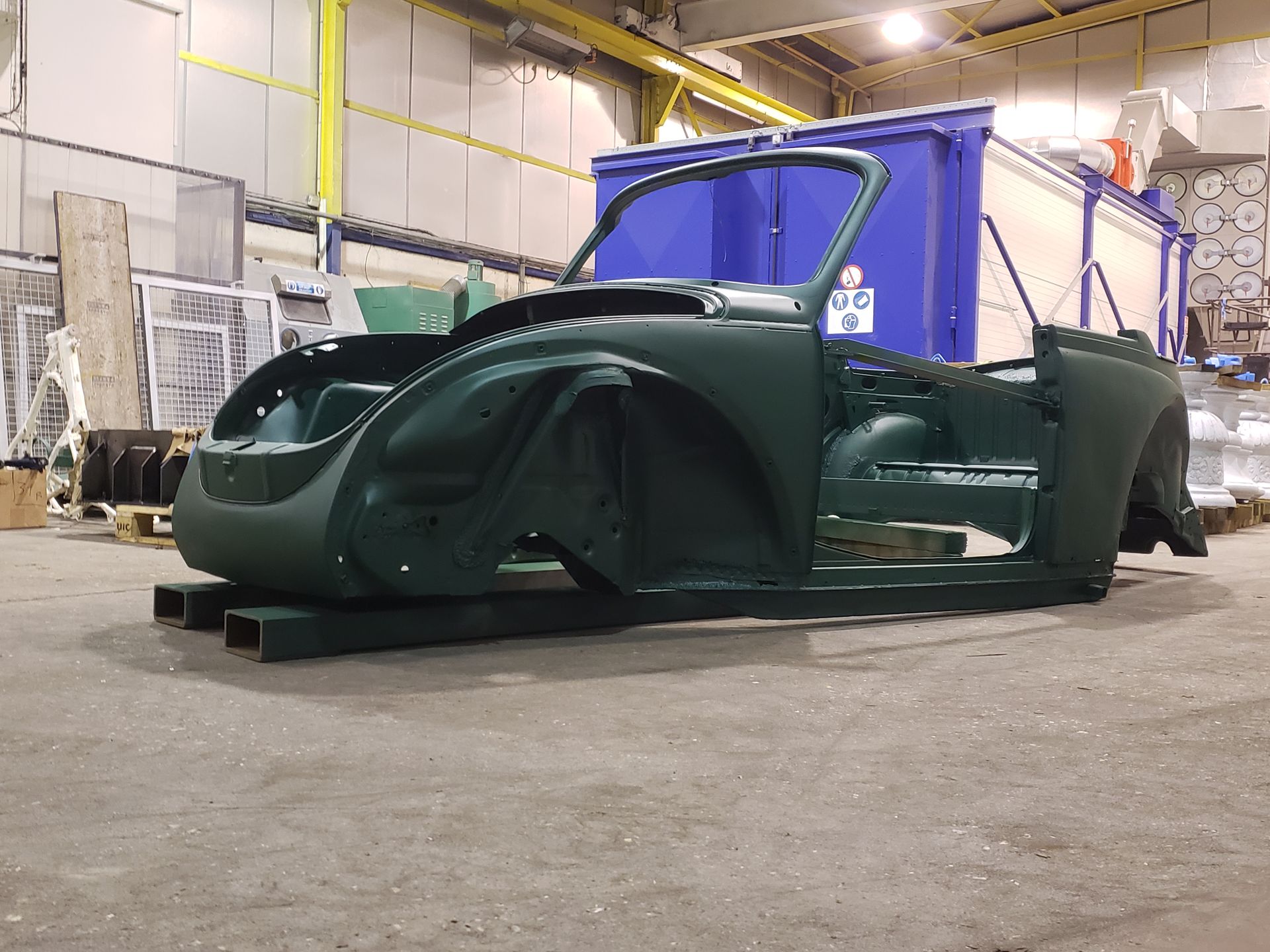 Restauration de véhicule avec phosphatation et peinture poudre