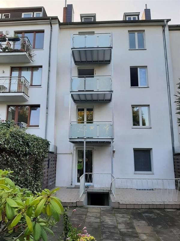 Neugebaute Balkone Mehrfamilienhaus übereinander