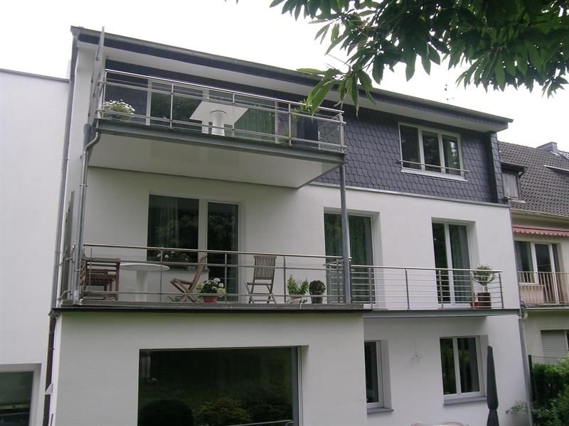 Balkon mit integrierter Terrassen-Überdachung