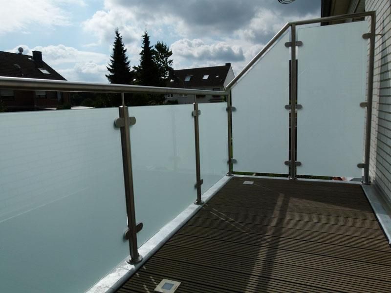 Balkon halbfreistehend, halb auf dem Garagendach gebaut