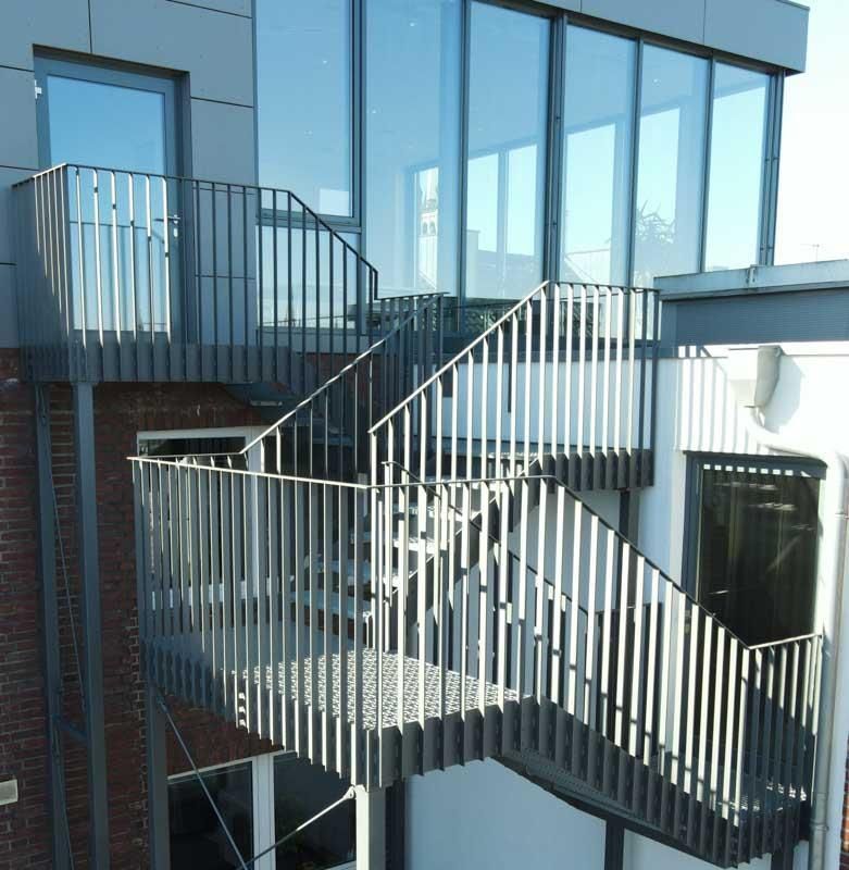 Außentreppe von der zweiten zur ersten Etage