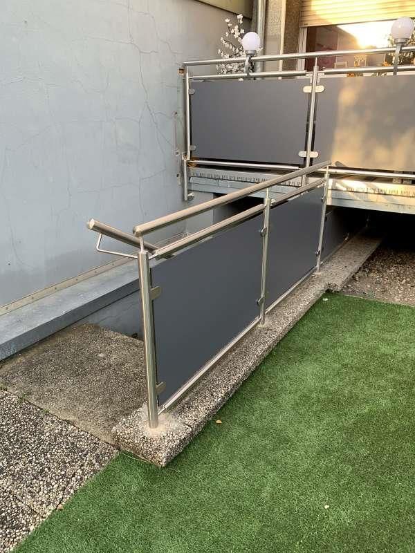 Geländer mit WPC-Trespa Füllung