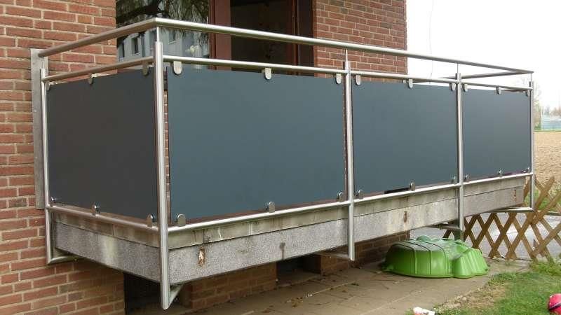 Geländer mit WPC-Trespa Füllung