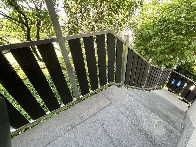 Geländer mit WPC-Trespa Füllung