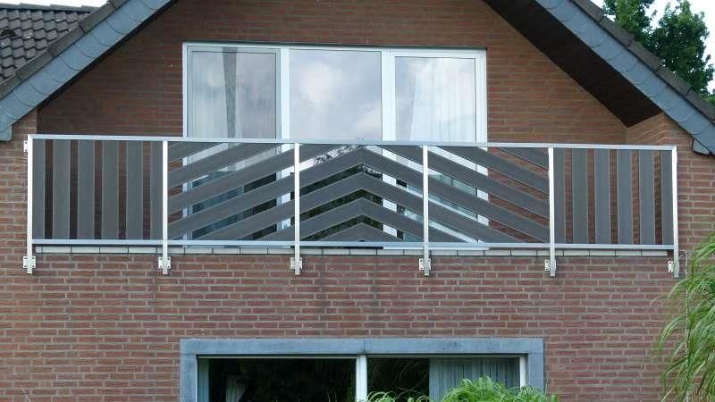 Geländer mit WPC-Trespa Füllung