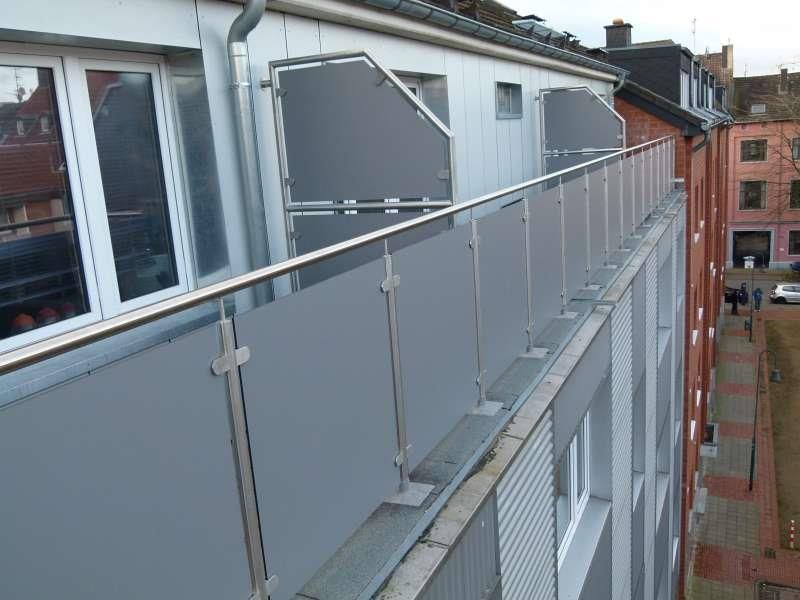 Geländer mit WPC-Trespa Füllung