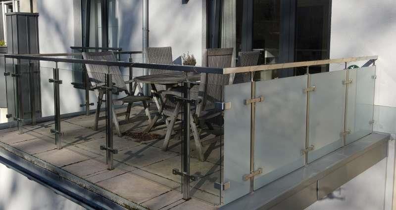 Edelstahlgeländer mit Glasfüllung