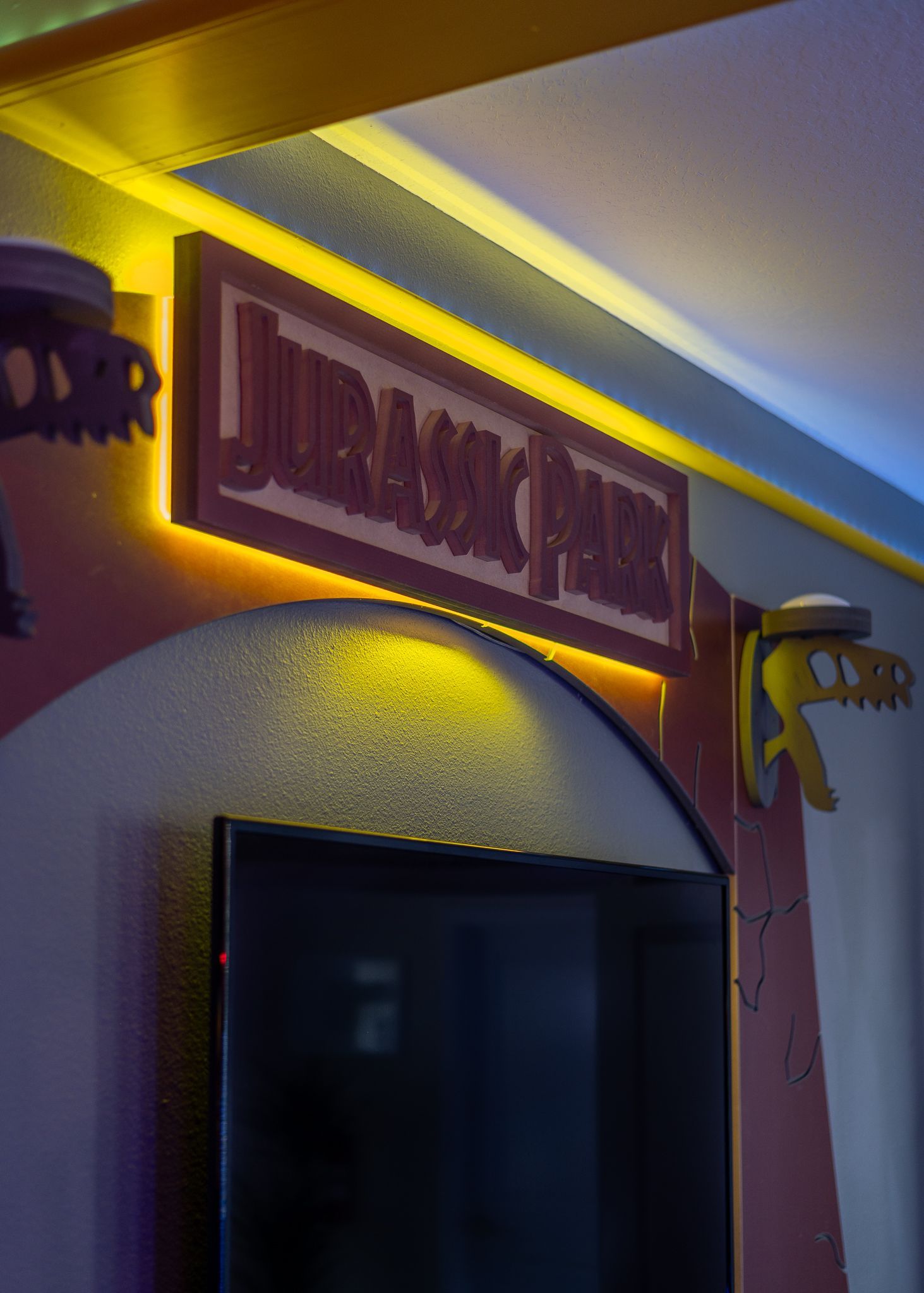 Jurassic Park arcade cabinet with backlit sign, TV screen, and dinosaur decorations.