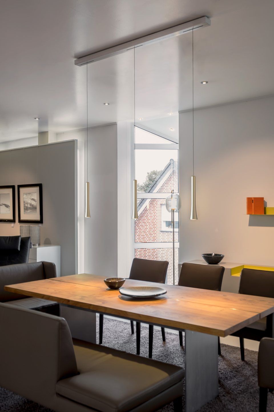 Hängeleuchtensystem über einen Tisch