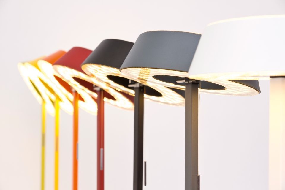Stehlampen in verschiedenen Farben