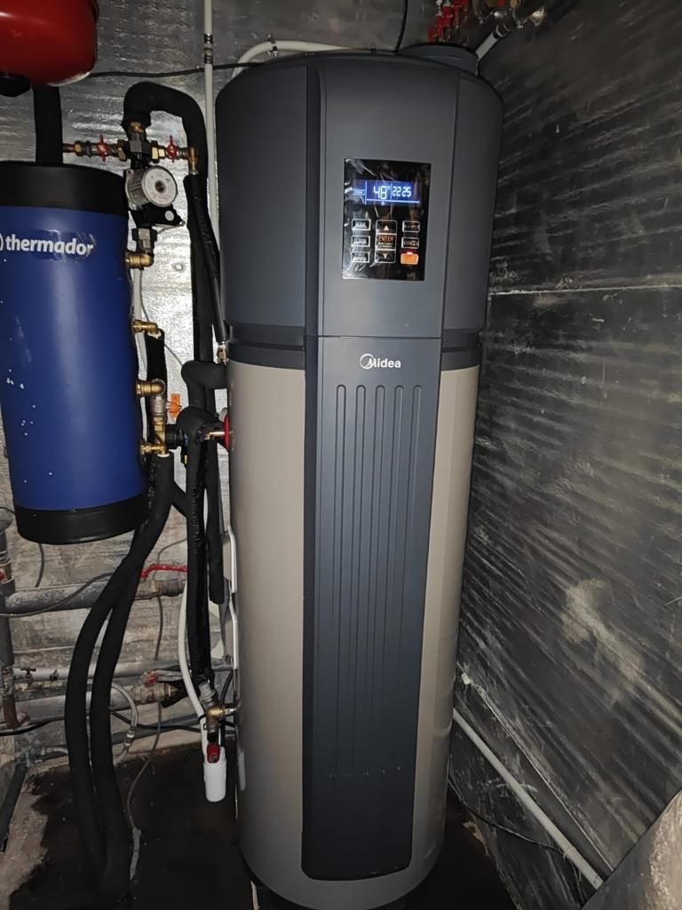 Chauffe-eau thermodynamique installé dans un garage