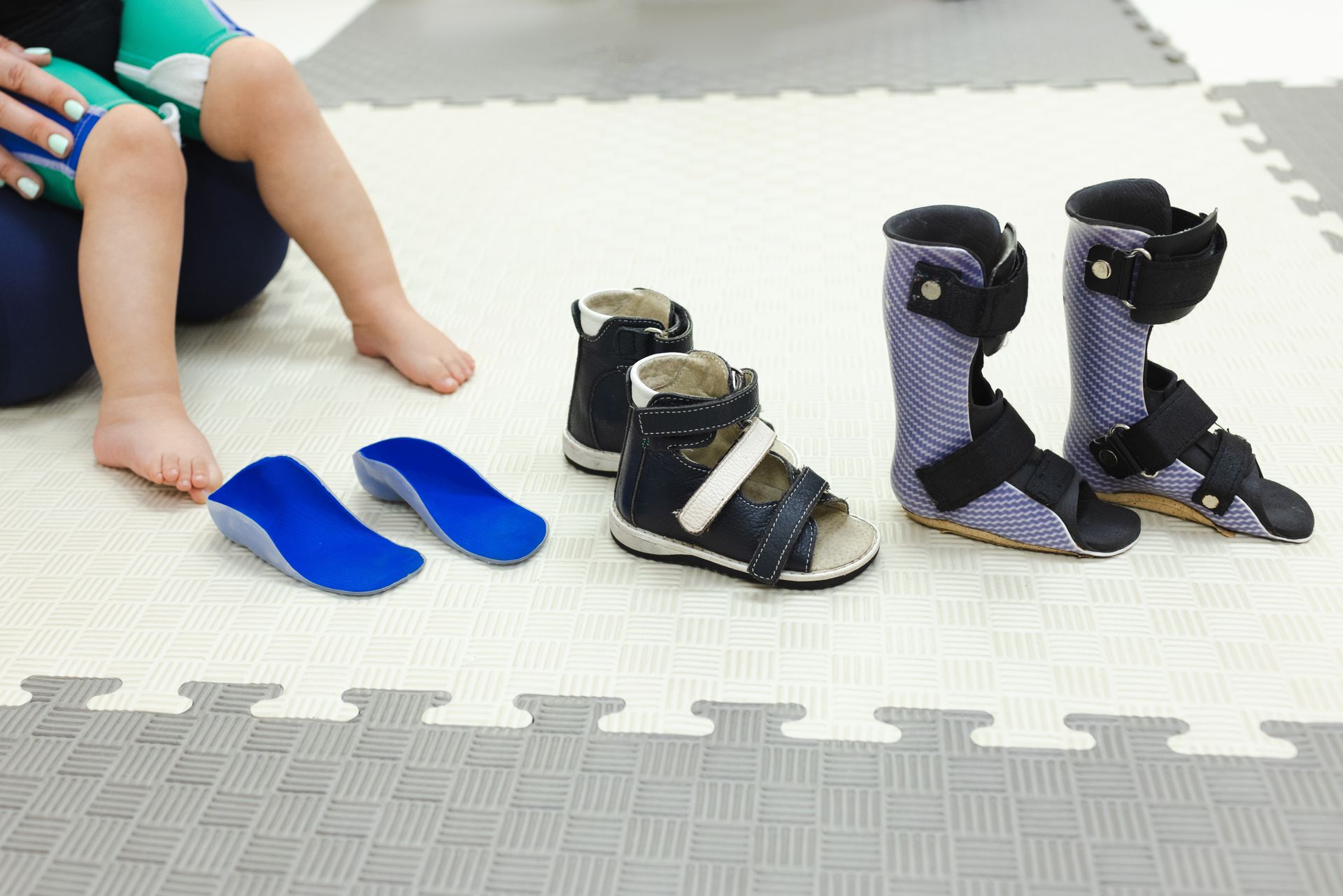 Semelles, chaussures et CHUT pour enfant