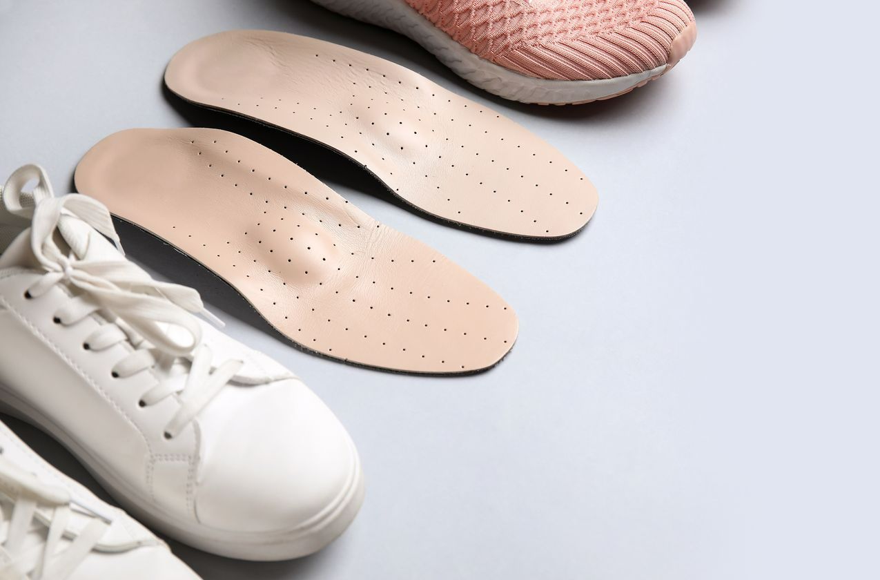 Semelles couleur chair et baskets