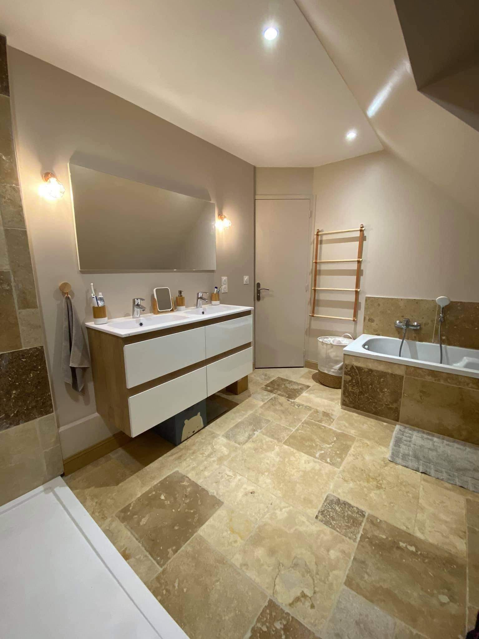 Rénovation de salle de bains terminée