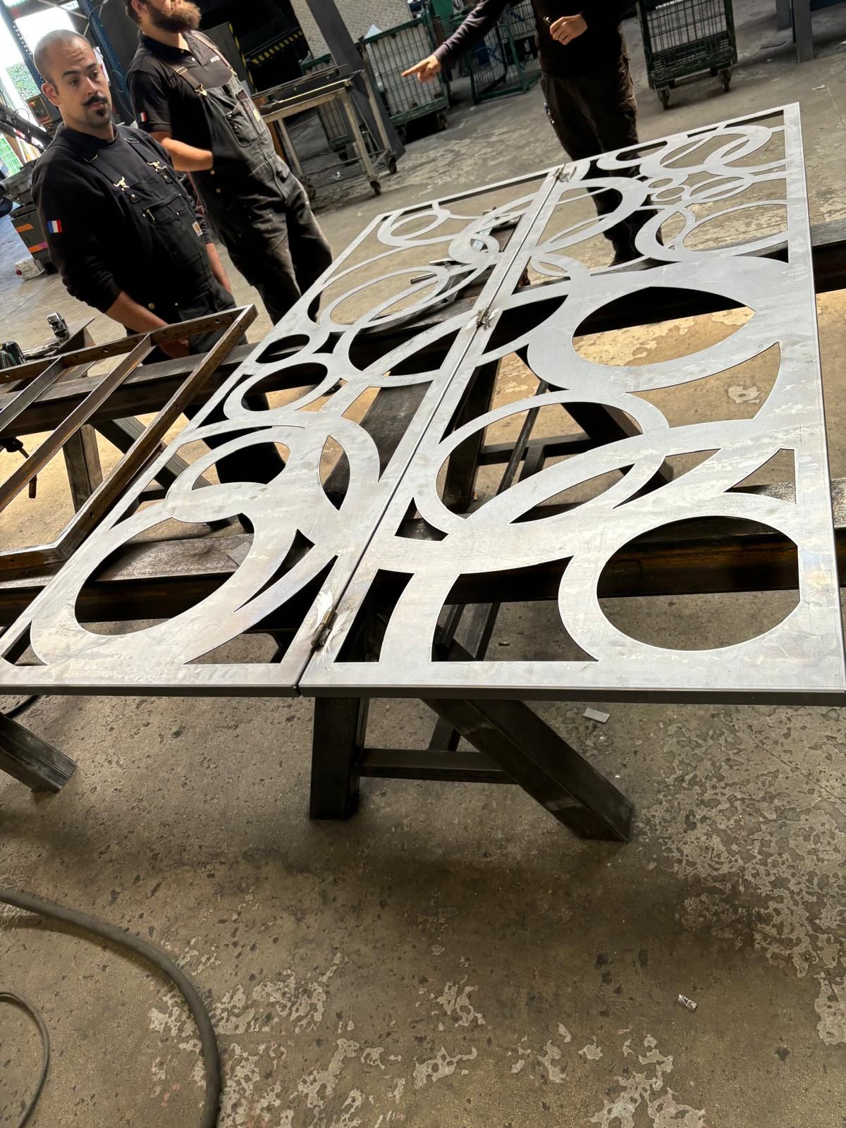 Portail motorisé mis en place par l'entreprise MC Serrurerie autour de Coulommiers