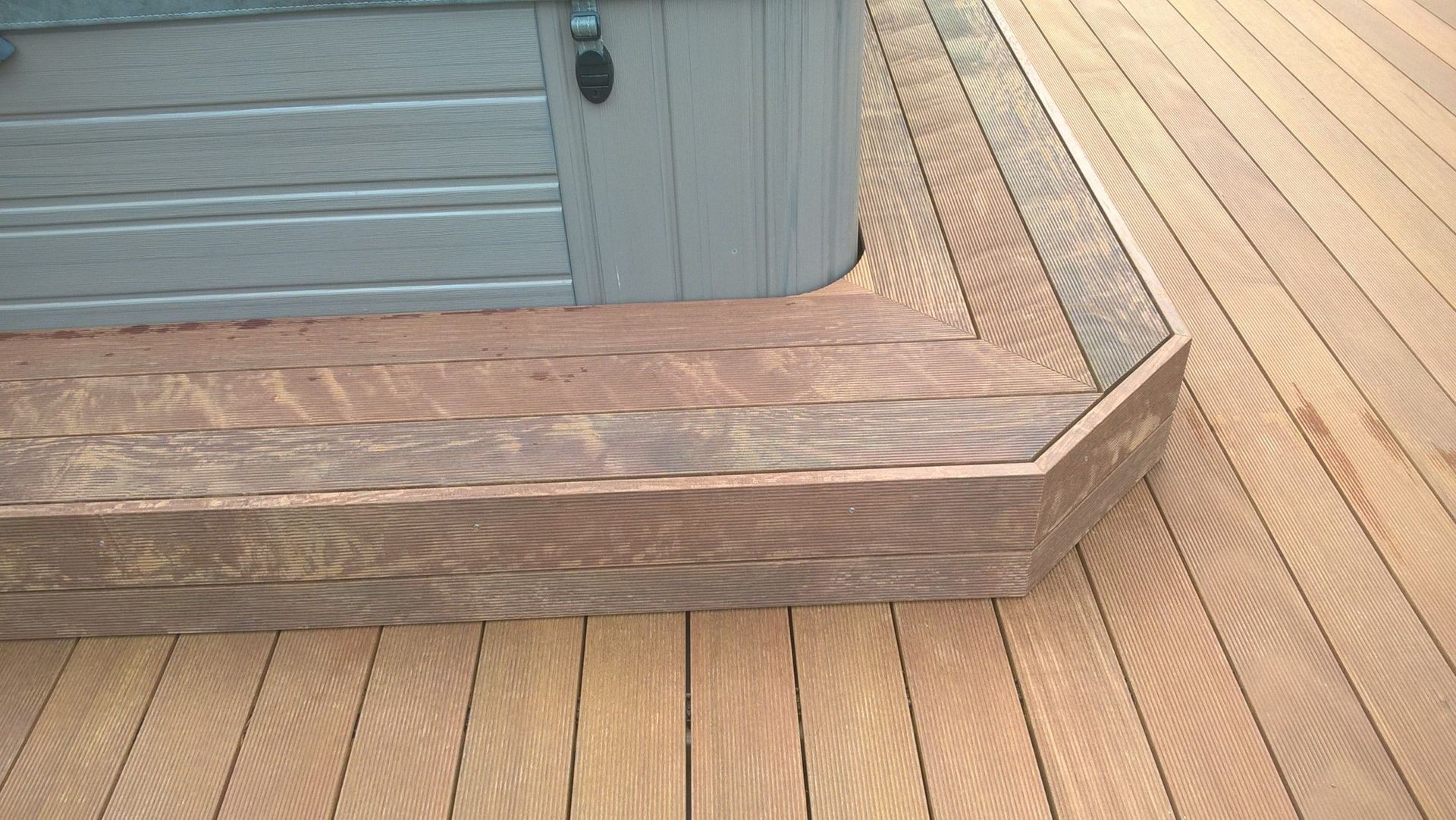 Poolumrandung - Schreinerei Grunder