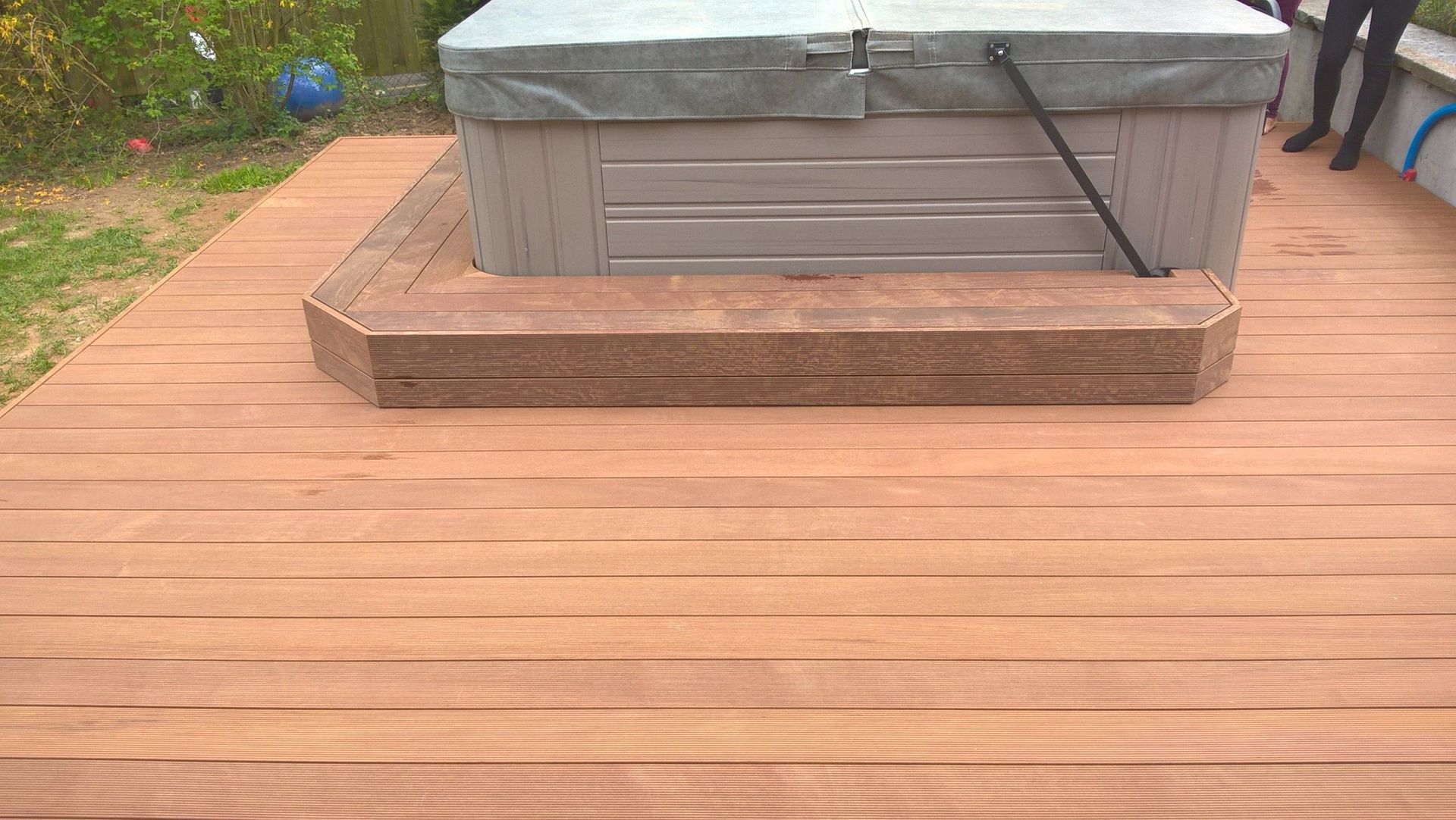 Poolumrandung - Schreinerei Grunder