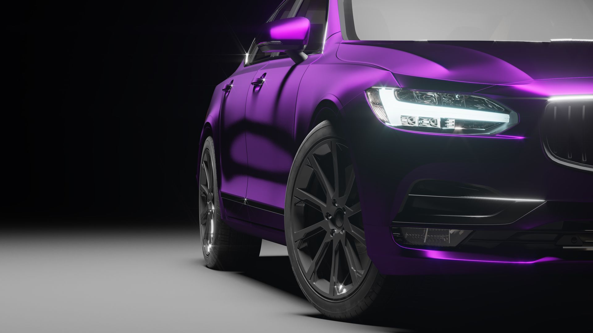 Une voiture avec un covering violet.