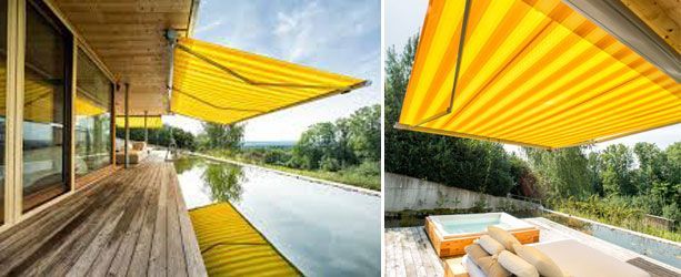 Des auvents à rayures jaunes s'étendent au-dessus d'une terrasse en bois et d'un patio avec piscine et jacuzzi.